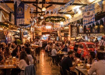 La Oktoberfest de Valencia se traslada al Garaje Foodie con gastronomía bávara, cerveza alemana, música tirolesa, juegos y ambiente festivo