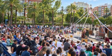 Imagen de una anterior edición de ValenCirc en los Jardines del Palau de la música de Valencia. Foto extraída de las redes de la organización.