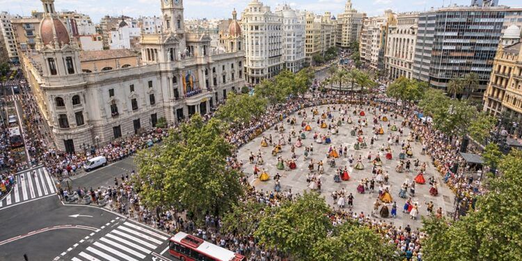 Valencia prepara una gran dansà popular en la plaza del Ayuntamiento para reunir a cientos de personas el 8 de octubre