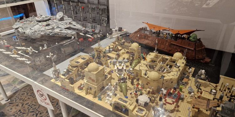 Massalfassar acoge una gran exposición gratuita de LEGO con 20 dioramas de Star Wars, Marvel, videojuegos y mucho más