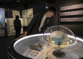 CaixaForum Valencia prepara un otoño con dos nuevas grandes exposiciones sobre Rembrandt y la vida extraterrestre