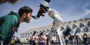 Imagen de la Ciutat de les Arts i les Ciències de otra observación astronómica.