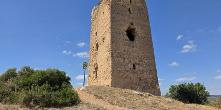 Así es la sencilla ruta hasta la Torre de Montroy, un paseo con vistas a la Vall dels Alcalans