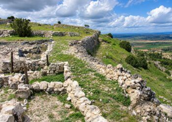 El yacimiento arqueológico del Molón de Camporrobles programa visitas guiadas todos los sábados hasta final de 2026