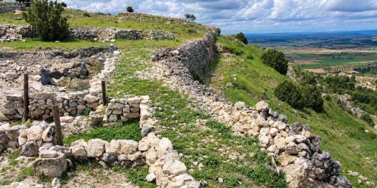 El yacimiento arqueológico del Molón de Camporrobles programa visitas guiadas todos los sábados hasta final de 2026