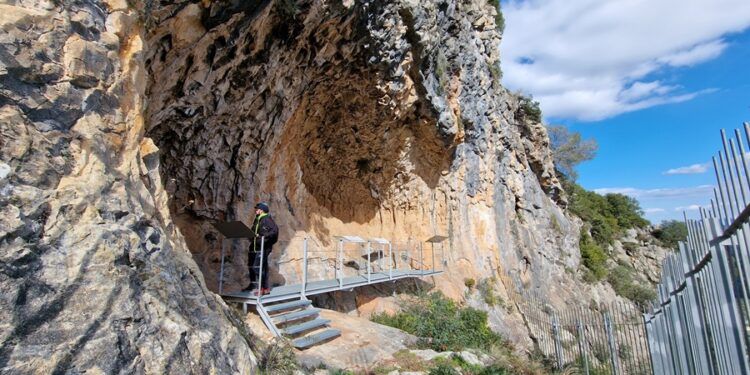 Nuevas visitas guiadas gratuitas para conocer el castillo y los abrigos rupestres del barranc de Carbonera