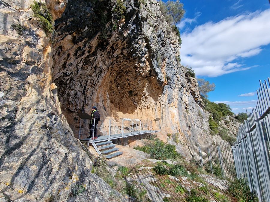 Nuevas visitas guiadas gratuitas para conocer el castillo y los abrigos rupestres del barranc de Carbonera