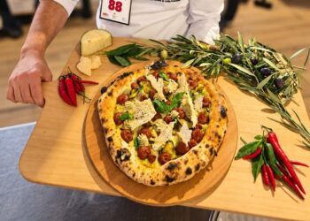 El chef y propietario de la pizzería valenciana Il Cortile se proclama campeón del mundo de pizza sin gluten y pizza dulce
