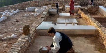 Imagen de una pasada visita teatralizada al poblado íbero de la Celadilla de Ademuz.