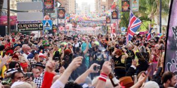Benidorm prepara la fiesta de disfraces más grande de Europa con una previsión de 30.000 asistentes