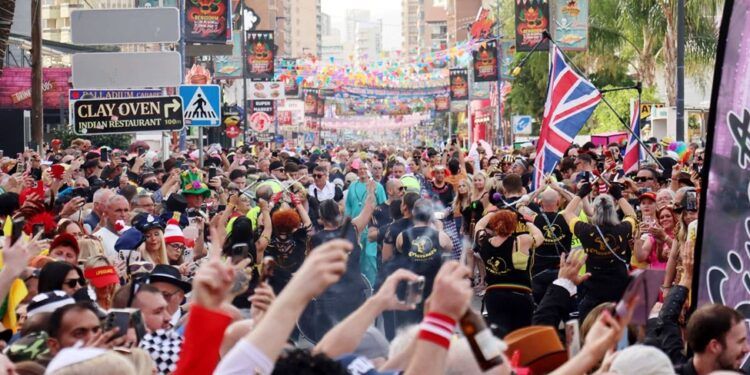 Benidorm prepara la fiesta de disfraces más grande de Europa con una previsión de 30.000 asistentes