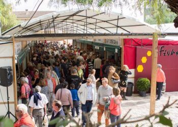 FIVAMEL, la gran feria valenciana de la miel, celebra su 30 aniversario en Montroy con un fin de semana para disfrutar de la apicultura