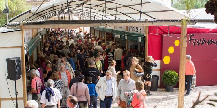 FIVAMEL, la gran feria valenciana de la miel, celebra su 30 aniversario en Montroy con un fin de semana para disfrutar de la apicultura