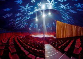 El nuevo Gran Circo Monumental debuta en Valencia con un espectáculo lleno de anime, acrobacias y magia