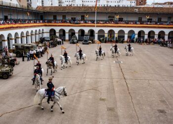 Valencia celebra una jornada de puertas abiertas en el Acuartelamiento de San Juan de Ribera por el Día de la Fiesta Nacional