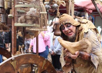 Manises vuelve a la Edad Media con su tradicional mercado medieval por las calles del casto antiguo
