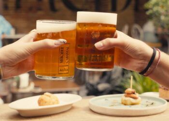 Mercader celebra su primer Oktoberfest en Valencia con cerveza, tapas alemanas y ambiente bávaro