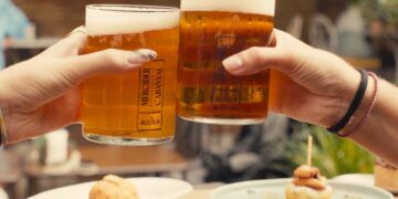 Mercader celebra su primer Oktoberfest en Valencia con cerveza, tapas alemanas y ambiente bávaro