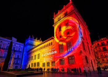 La Generalitat celebra el 9 d’Octubre en Valencia con puertas abiertas en el Palau, degustaciones gratuitas y un videomapping 360°