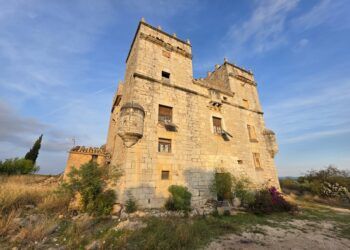 La Torre del Palomar de Sant Mateu, una imponente masía fortificada con aspecto de castillo