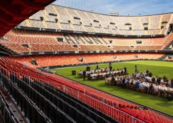 El césped de Mestalla acogerá un gran almuerzo valenciano durante un fin de semana de noviembre