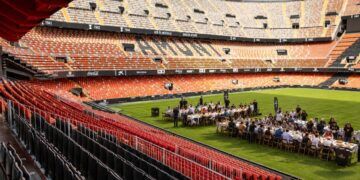 El césped de Mestalla acogerá un gran almuerzo valenciano durante un fin de semana de noviembre