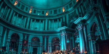 La gran cúpula de las Escuelas Pías de Valencia se convierte en escenario de conciertos que fusionan música, luz y arquitectura