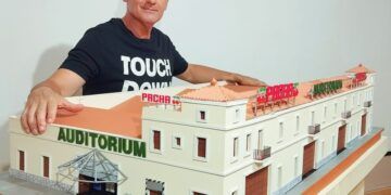 Un vecino de Moncada recrea en una maqueta la mítica sala de Benimaclet que fue Pachá Valencia y Arena Auditorium