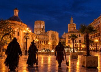 Fenómenos insólitos, brujería y crímenes históricos protagonizan las rutas nocturnas de Halloween en Valencia